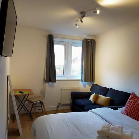 Appartamento Cobbold Court Share Flat Londra Esterno foto