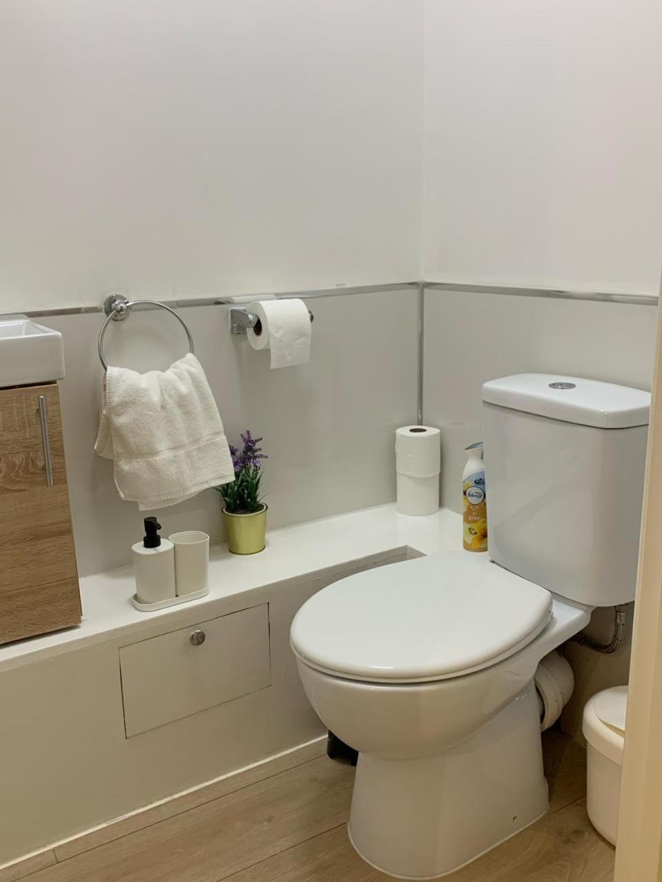 Appartamento Cobbold Court Share Flat Londra Esterno foto