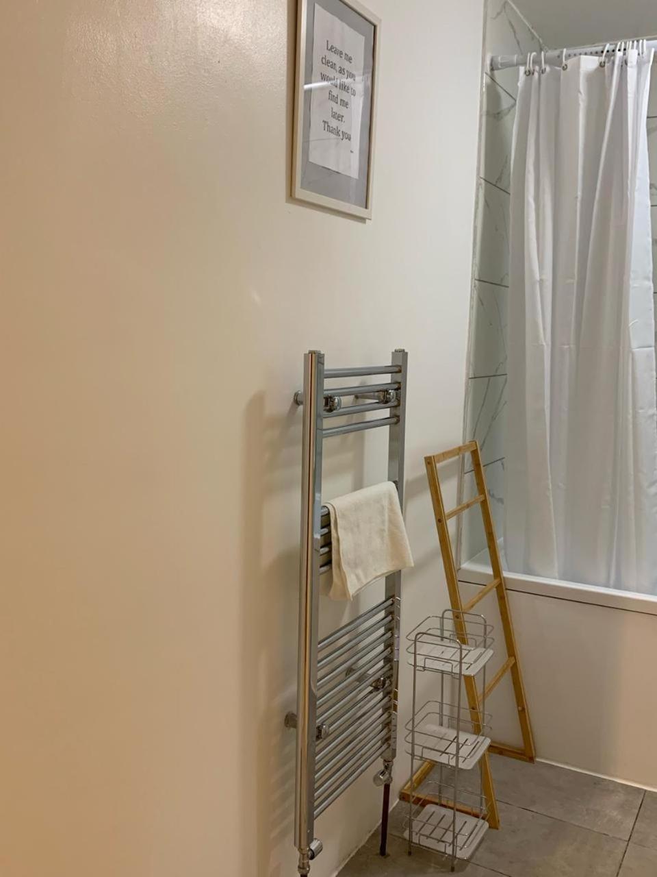Appartamento Cobbold Court Share Flat Londra Esterno foto