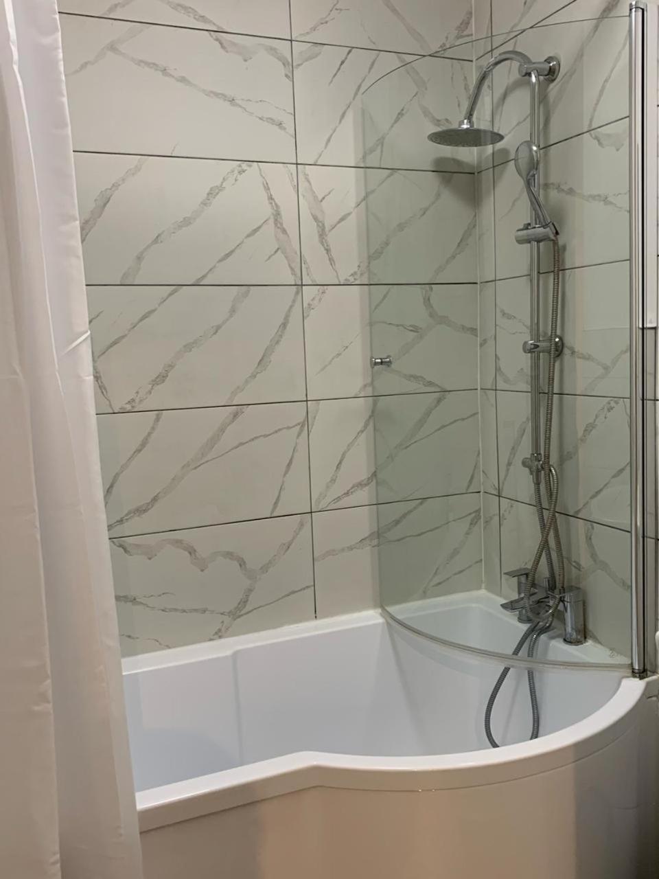 Appartamento Cobbold Court Share Flat Londra Esterno foto
