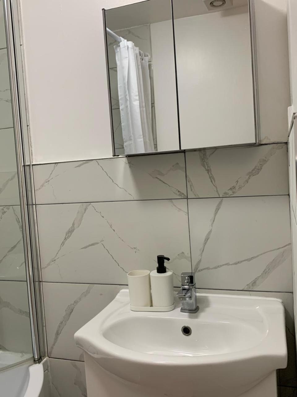 Appartamento Cobbold Court Share Flat Londra Esterno foto